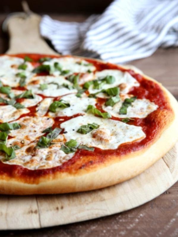 Γρήγορη & Εύκολη Ζύμη Πίτσας από το completelydelicious.com