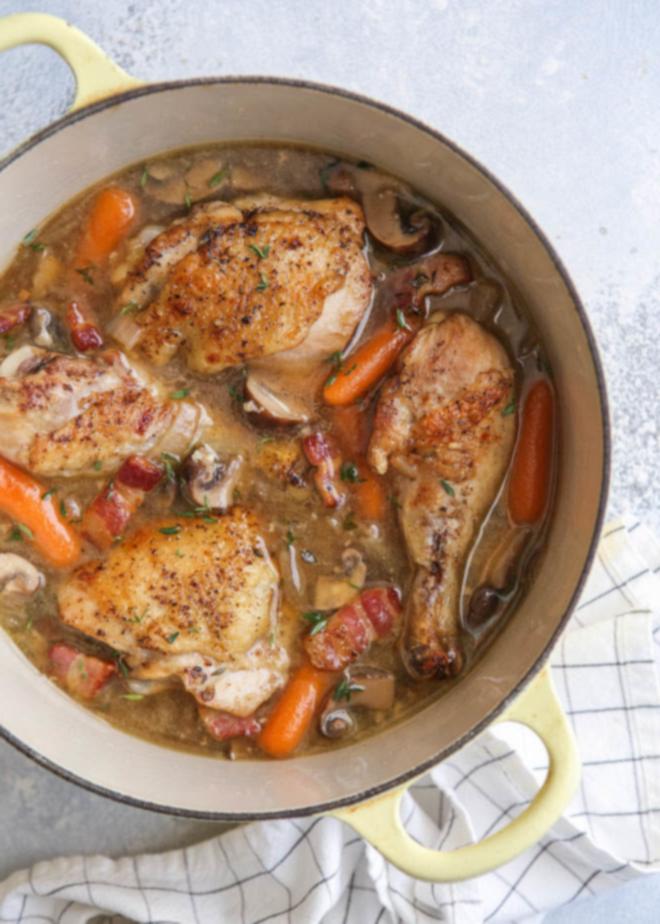 Coq au Chardonnay - το ανακουφιστικό γαλλικό κλασικό με μια ανατροπή!