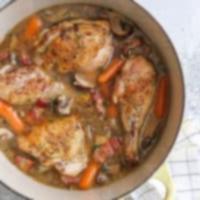 Coq au Chardonnay - το ανακουφιστικό γαλλικό κλασικό με μια ανατροπή!