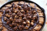 Reese’s Τούρτα Μπισκότου με Φυστικοβούτυρο και Σταγόνες Σοκολάτας