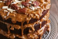 Κέικ Κόλας Σοκολάτας με Dulce de Leche και Επικάλυψη Καρύδας Πεκάν