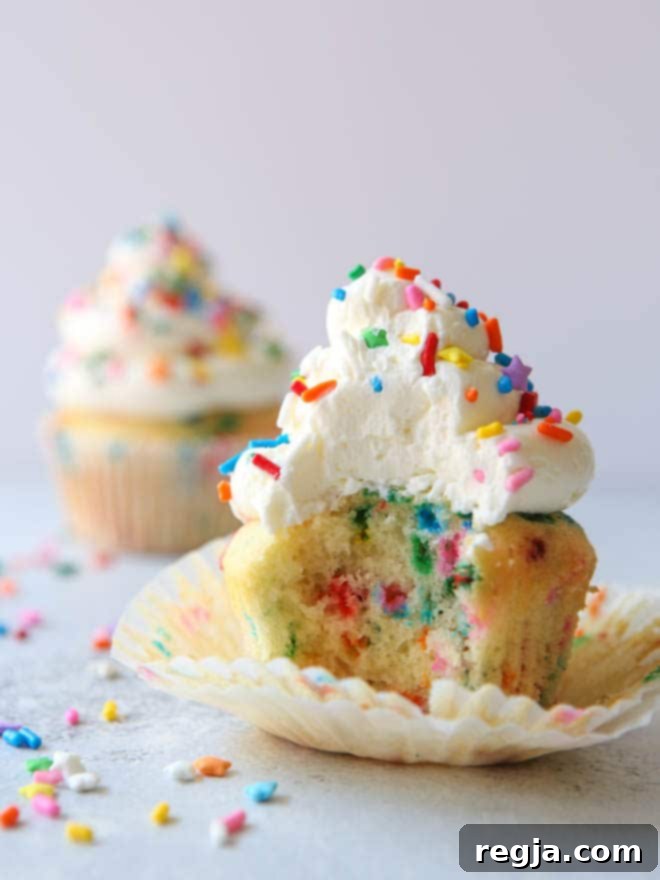 Μια μικρή παρτίδα funfetti cupcakes - τέλεια για δύο!