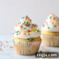 Δύο τέλεια funfetti cupcakes βανίλιας