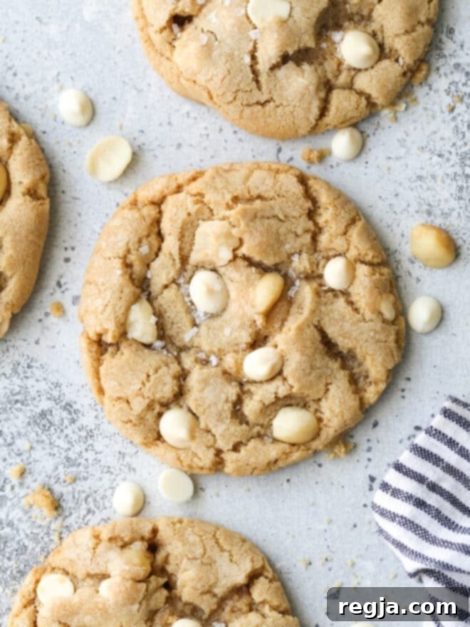 Κοντινό πλάνο από cookies λευκής σοκολάτας με macadamia