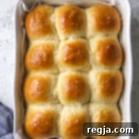 Μαλακά λευκά ψωμάκια για δείπνο σε ταψί