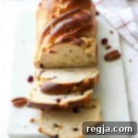 Πλάγια όψη ψωμιού με μήλο και κράνμπερι