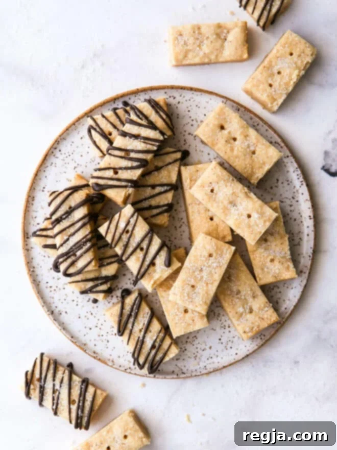 Πανοραμική άποψη μπισκότων shortbread με καστανό βούτυρο σε ένα πιάτο
