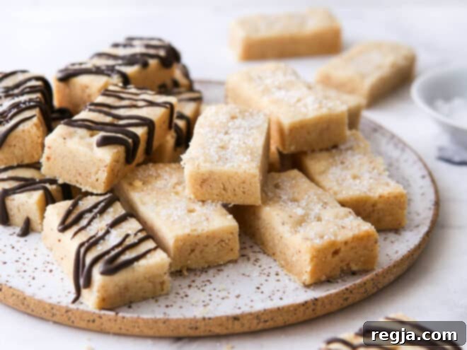 Κοντινό πλάνο μπισκότων shortbread με καστανό βούτυρο σε πιάτο