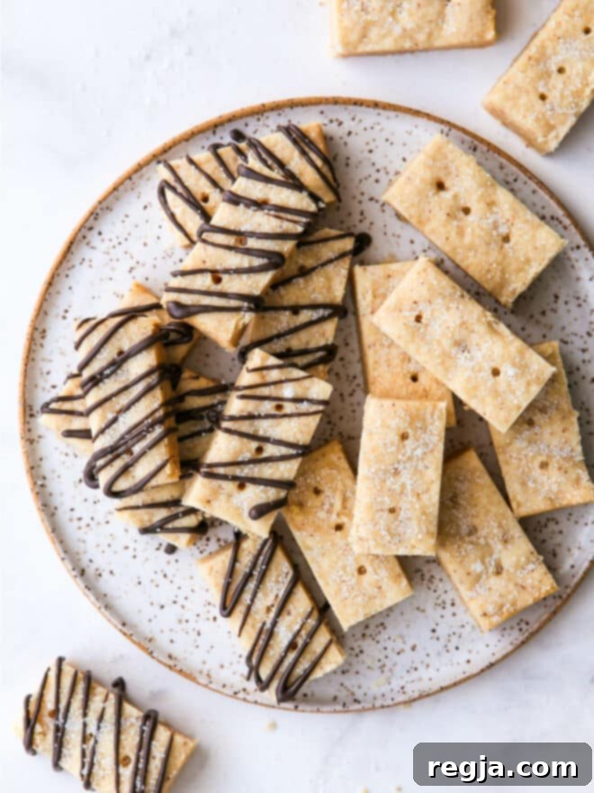 Πανοραμική άποψη μπισκότων shortbread με καστανό βούτυρο σε ένα πιάτο