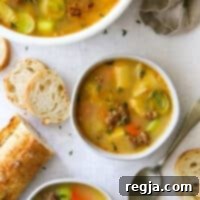 Σούπα με Πατάτες, Πράσα και Ιταλικό Λουκάνικο 10 Πατατόσουπα πράσου και ιταλικού λουκάνικου σε μπολ με τραγανό ψωμί
