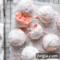Αφράτα στρογγυλά μπισκότα κεράσι αμύγδαλο με ένα δάγκωμα