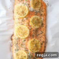 Ο απλούστερος ψητός σολομός με λεμόνι και βότανα 5 συστατικών από το completelydelicious.com