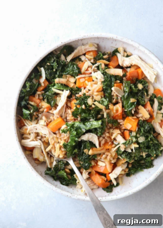 Αυτό το Farro Bowl με κοτόπουλο, kale και γλυκοπατάτες είναι ένα από τα αγαπημένα μου υγιεινά γεύματα!