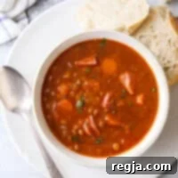 Αυτή η πλούσια και νόστιμη συνταγή για σούπα με ζαμπόν και φακές μπορεί να γίνει στην κατσαρόλα, στην αργή κουζίνα ή στη χύτρα ταχύτητας!