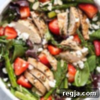 Σαλάτα Κοτόπουλο με Φράουλες και Σπαράγγια 5 Αυτή η σαλάτα με φράουλες, σπαράγγια και κοτόπουλο είναι ελαφριά και υγιεινή, ιδανική για την άνοιξη!