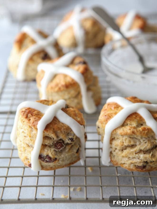 Τα hot cross buns είναι τέλεια για κάθε γιορτή του Σαββατοκύριακου
