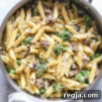 Εύκολη μακαρονάδα με λουκάνικο και μπρόκολο σε ένα σκεύος