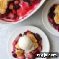 Αυτό είναι το απόλυτο cobbler φρούτων γεμάτο με όλα τα αγαπημένα σας καλοκαιρινά φρούτα!