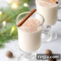 Σπιτική Αυγόκρεμα 8 Homemade eggnog is easy to make at home and so much better than store-bought!