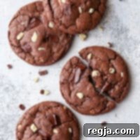 Δροσερά Σοκολατένια Μπισκότα Μέντας 6 Αφράτα και πλούσια μπισκότα σοκολάτας μέντας, μια υπέροχη λιχουδιά!