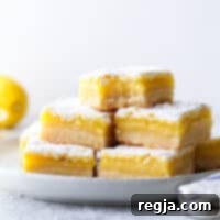 Λεμονόμπαρες 6 Κλασικές μπάρες λεμονιού με βουτυράτη βάση, δροσερή γέμιση λεμονιού και πασπάλισμα ζάχαρης άχνης είναι πάντα αγαπημένες!