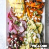 Πιατέλα αντιπάστο με ψητά κολοκυθάκια, κολοκύθια, κόκκινο κρεμμύδι, πιπεριές καραμελωμένα στη σχάρα και σερβιρισμένα με ελιές Καλαμάτας, κατσικίσιο τυρί και dressing βασιλικού. Το ιδανικό πιάτο για το επόμενο καλοκαιρινό σας δείπνο!
