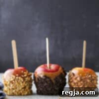 Καραμελωμένα μήλα με τριμμένα Oreos, ξηρούς καρπούς και τριμμένες σοκολατένιες μπάρες