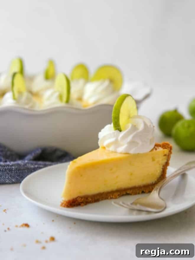 Τάρτα Λάιμ 3 Κομμάτι Key Lime Pie σε πιάτο με πιρούνι