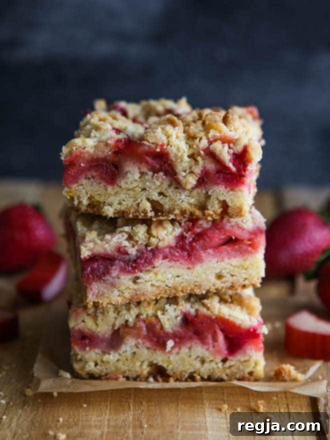 Οι μπάρες φράουλας ραβέντι με crumble είναι η τέλεια λιχουδιά για την άνοιξη