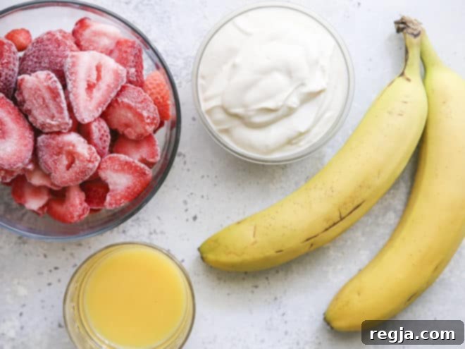 4 υλικά για smoothie φράουλα μπανάνα