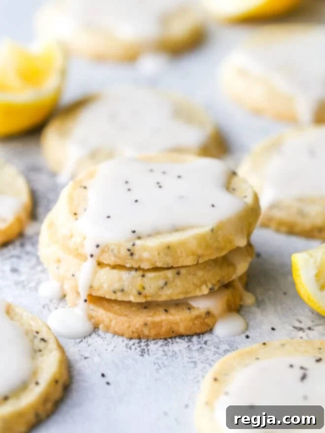 Στοιβαγμένα μπισκότα shortbread με λεμόνι και παπαρουνόσπορο