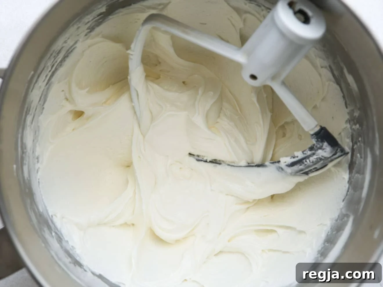 γέμιση κρέμας marshmallow σε μπολ ανάμειξης