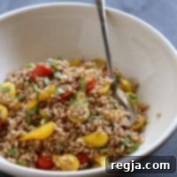 Σαλάτα Φάρο με Ντομάτα και Βασιλικό από completelydelicious.com