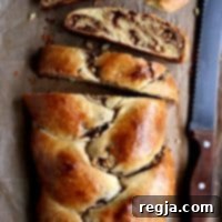 Χαλά Γεμιστή με Κανέλα και Καρύδια