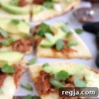 Πίτσες Flatbread με Χοιρινό BBQ και Αβοκάντο | completelydelicious.com