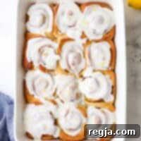 Λεμονάτα Ρολά Κανέλας 9 Γλασαρισμένα ρολά κανέλας με λεμόνι σε ταψί