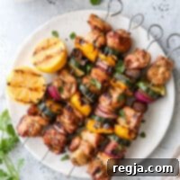 Λεμονάτα Σουβλάκια Κοτόπουλου με Κόλιανδρο και Ψητά Λαχανικά 7 Πιάτο με ψητά σουβλάκια κοτόπουλου με λεμόνι-κόλιανδρο και λαχανικά