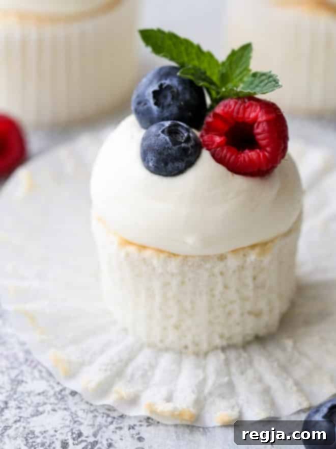 Κοντινή λήψη από cupcakes angel food