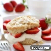 Πρωινά Φραουλοκέικ 2 Πρωινό Φράουλες Shortcakes με πλουσιότερα μπισκότα και γιαούρτι βανίλια | completelydelicious.com