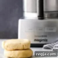 2 δίσκοι ζύμης τάρτας με έναν επεξεργαστή τροφίμων