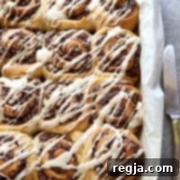 Αφράτα Ρολά Σοκολάτας με Φουντούκι 2 Σοκολατένια Ρολά Φουντουκιού με Γλάσο Εσπρέσο | completelydelicious.com