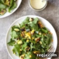 Ψητή Σαλάτα με Κολοκύθα, Καλαμπόκι και Λάχανο με Κρεμώδη Σάλτσα Ηλιόσπορου | completelydelicious.com