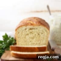 Εικόνα: Αφράτο ψωμί του τοστ με βουτυρόγαλα και γεύση ranch, ιδανικό για σάντουιτς και πρωινό. completelydelicious.com