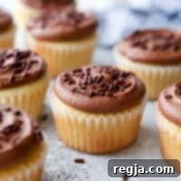 Απαλά και αφράτα κεκάκια βανίλιας με σοκολατένια κρέμα φουντούκι